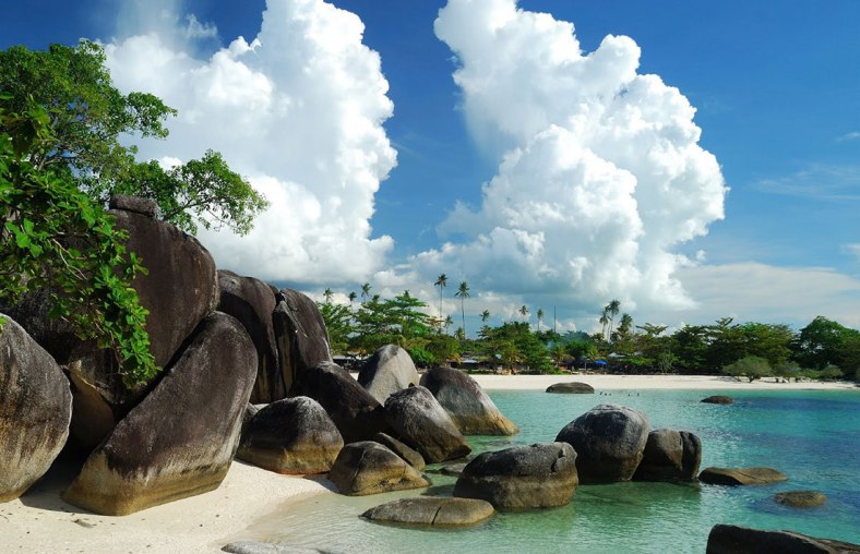 Pantai-Tanjung-Tinggi-di-Belitung