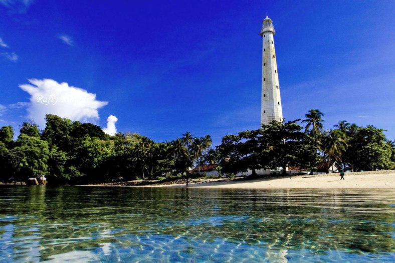 Pulau-Lengkuas-di-Belitung